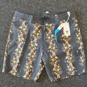 VISSLA  voodoo Men's Floral Board Shorts - Gray and Orange